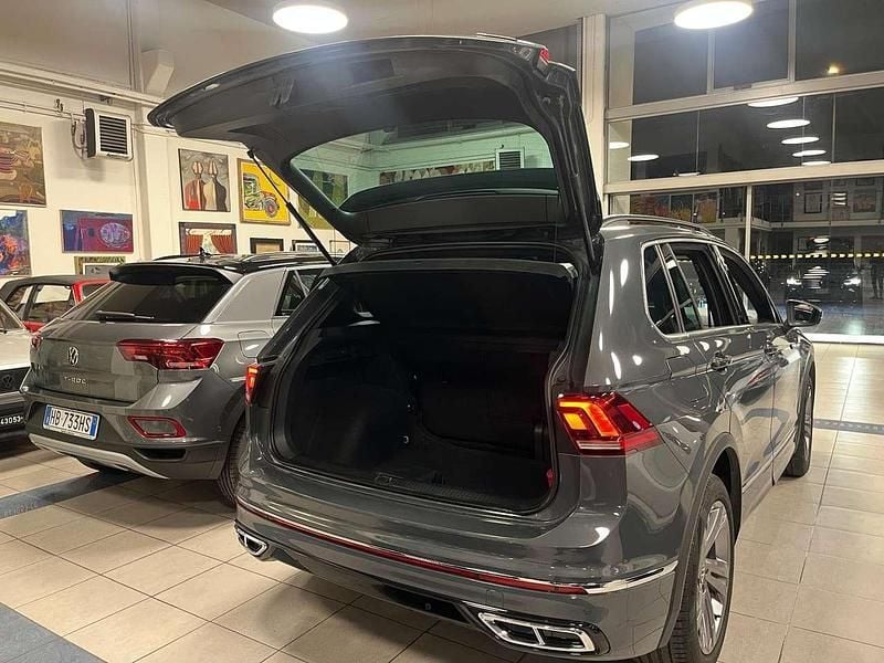Usata VW Tiguan R-line 190 CV (139 kW) 2022 Grigio SUV