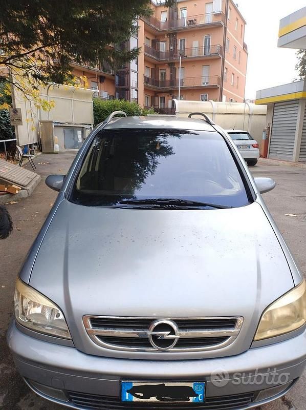 Usata Opel Zafira 97 CV (71 kW) 2005 Grigio Monovolume
