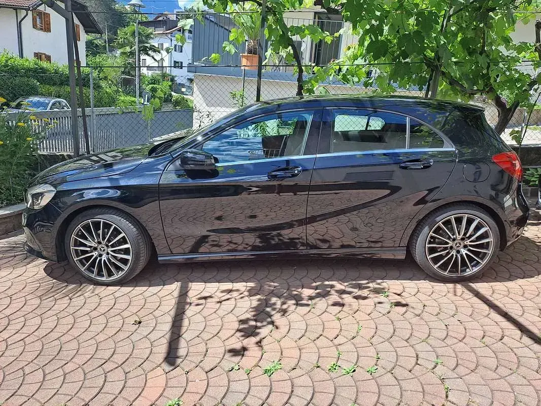 Usata Mercedes 180 122 CV (89 kW) 2018 Nero Berlina