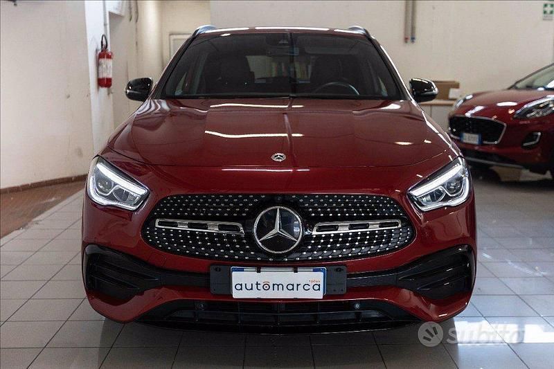 Usata Mercedes GLA200 Premium 150 CV (110 kW) 2022 Rosso SUV