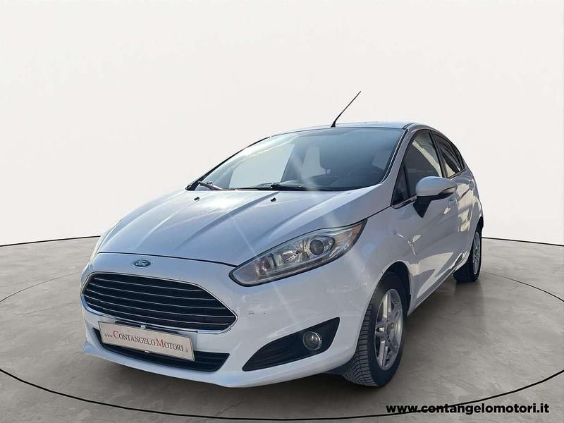 Usata Ford Fiesta 97 CV (71 kW) 2013 Bianco Utilitaria