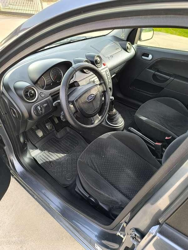 Usata Ford Fiesta Ghia 68 CV (50 kW) 2004 Berlina