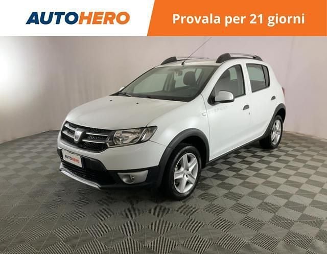 Bianco Usata 2015 Dacia Sandero Prestige Due volumi | 8899 € (Buon prezzo) - Immagine 1/2