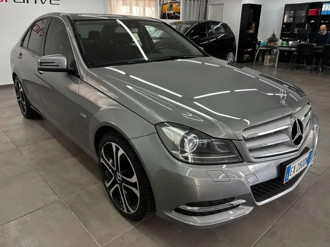 Usado Mercedes C200 Elegance 136 CV (100 kW) 2014 Plateado Berlina