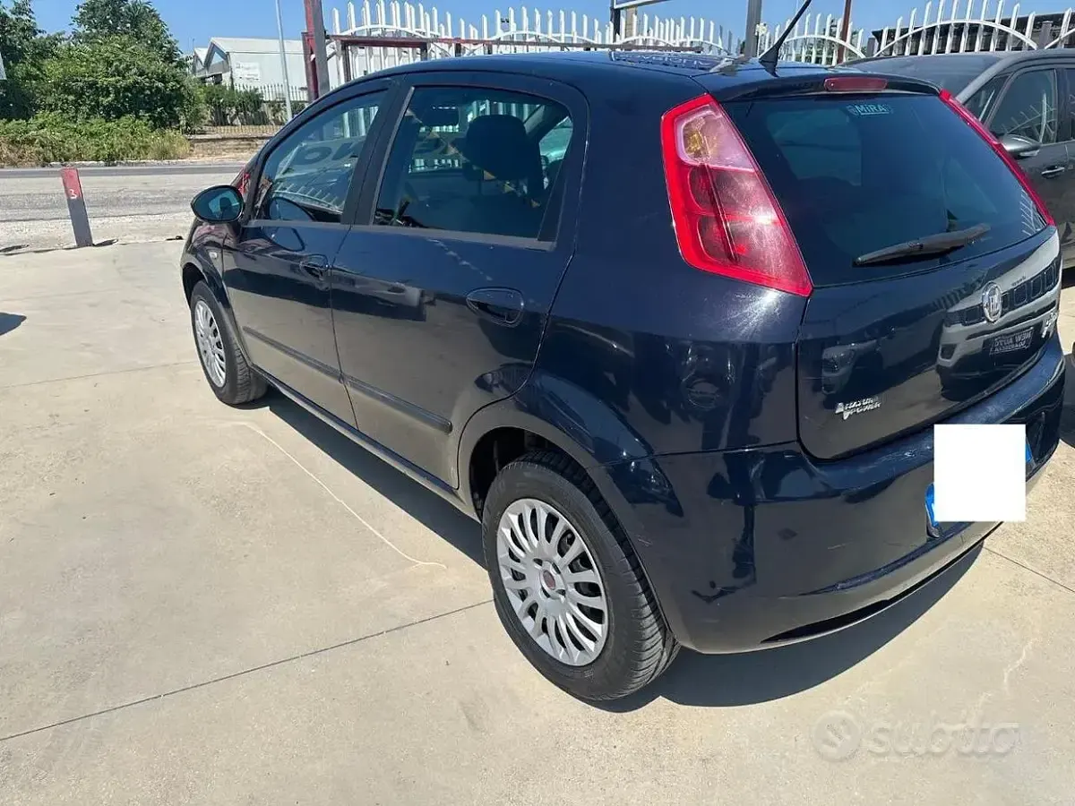 Usata Fiat Grande Punto Dynamic 77 CV (56 kW) 2009 Grigio Utilitaria