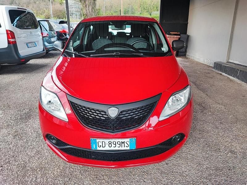 Usata Lancia Ypsilon Gold 69 CV (50 kW) 2021 Rosso Utilitaria
