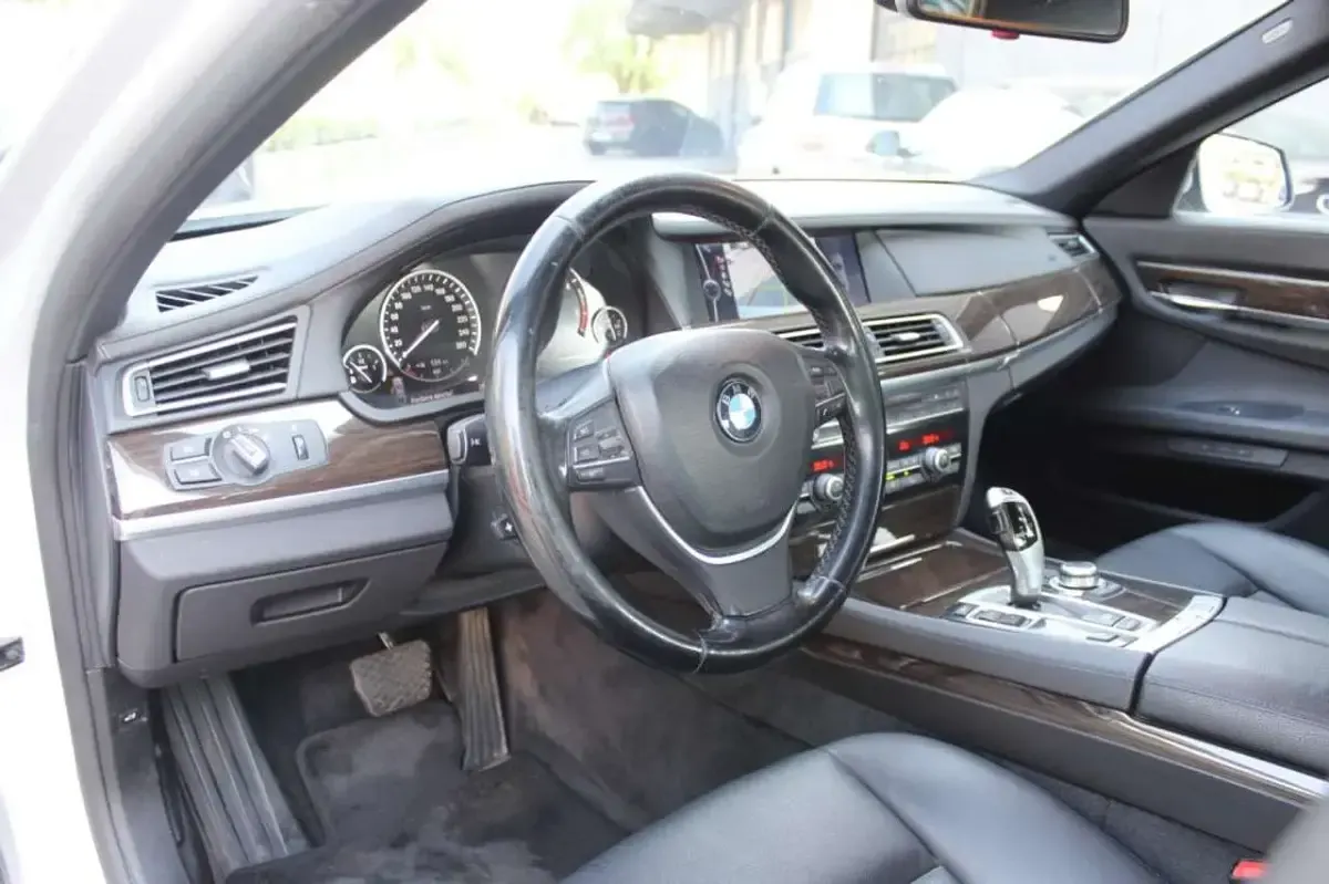 Usata BMW 730 245 CV (180 kW) 2009 Argento Berlina
