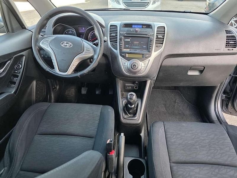 Begagnad Hyundai ix20 Style 90 HK (66 kW) 2011 Grå Halvkombi