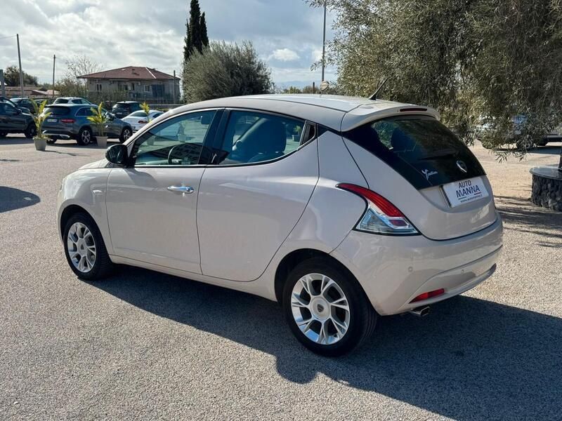 Usata Lancia Ypsilon Gold 95 CV (69 kW) 2017 Beige Utilitaria