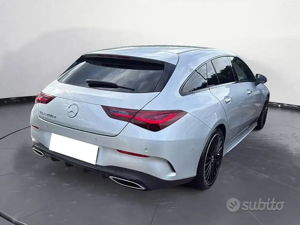 Usata Mercedes CLA200 Shooting Brake Executive 150 CV (110 kW) 2023 Nero Station wagon