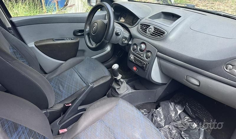 Usata Renault Clio II 86 CV (63 kW) 2006 Nero Berlina