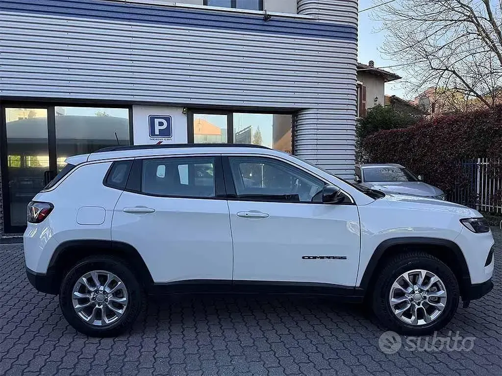 Usata Jeep Compass Longitude 131 CV (96 kW) 2021 Bianco / pastello SUV