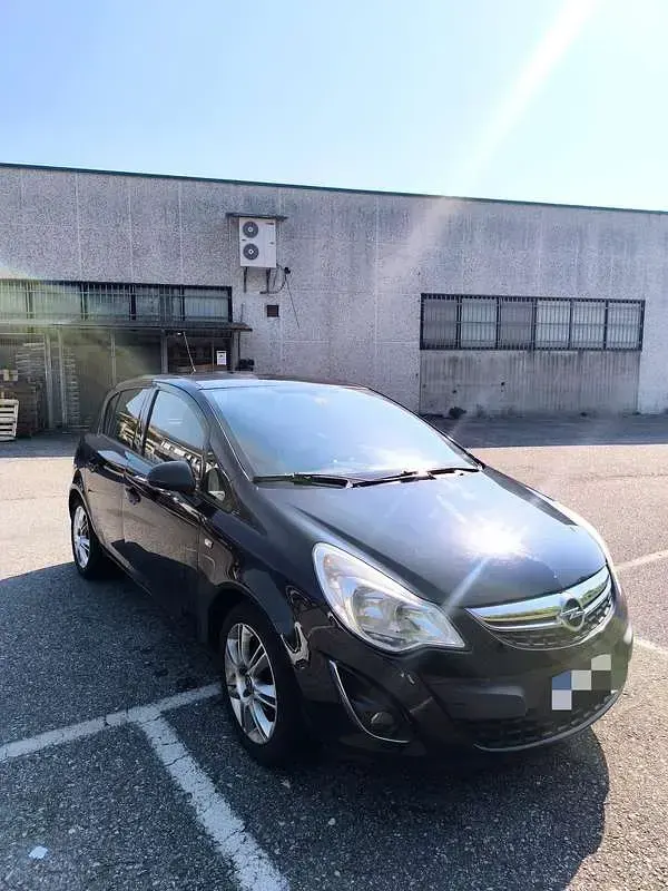 Usata Opel Corsa Edition 75 CV (55 kW) 2012 Utilitaria