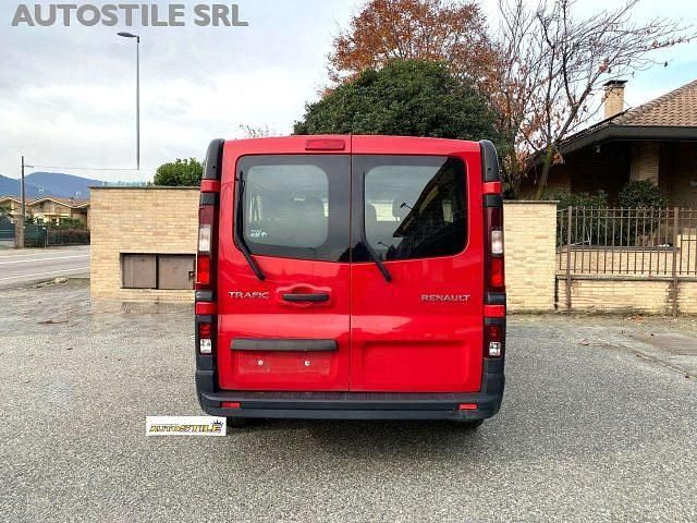 Usata Renault Trafic 125 CV (91 kW) 2015 Rosso Monovolume