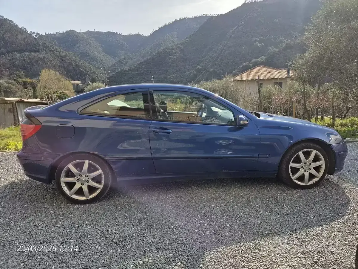 Usata Mercedes C220 143 CV (105 kW) 2001 Bluazzurro