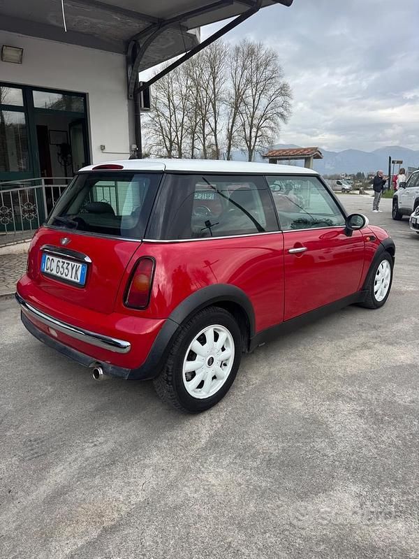 Usata Mini Cooper 116 CV (85 kW) 2002 Rosso Utilitaria