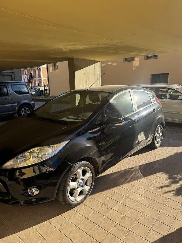 Usata Ford Fiesta 96 CV (70 kW) 2011 Nero Utilitaria