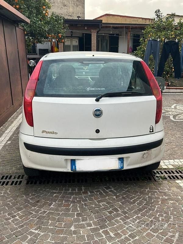 Usata Fiat Punto 80 CV (58 kW) 2003 Bianco Utilitaria