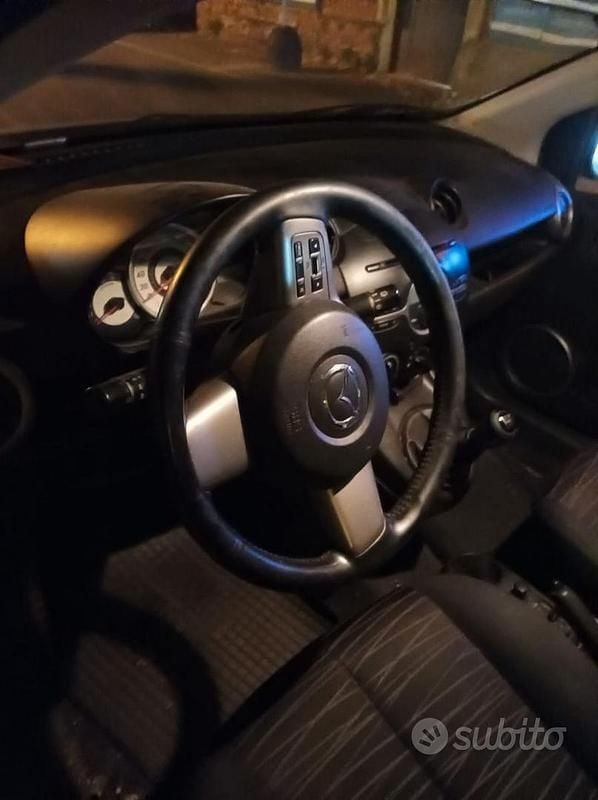Usata Mazda 2 68 CV (50 kW) 2008 Blu Berlina
