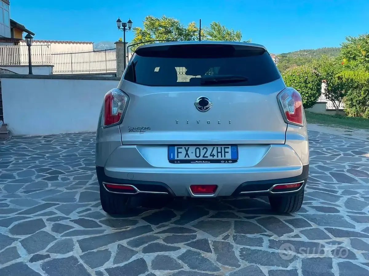 Usata SsangYong Tivoli 116 CV (85 kW) 2019 Grigio SUV