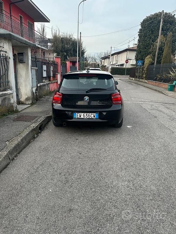 Usata BMW 116 Sport Line 116 CV (85 kW) 2014 Nero Utilitaria