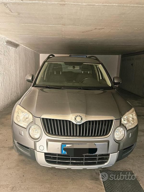 Usata Skoda Yeti Active 105 CV (77 kW) 2010 Grigio SUV