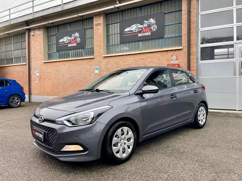 Usata Hyundai i20 84 CV (61 kW) 2017 Grigio Berlina