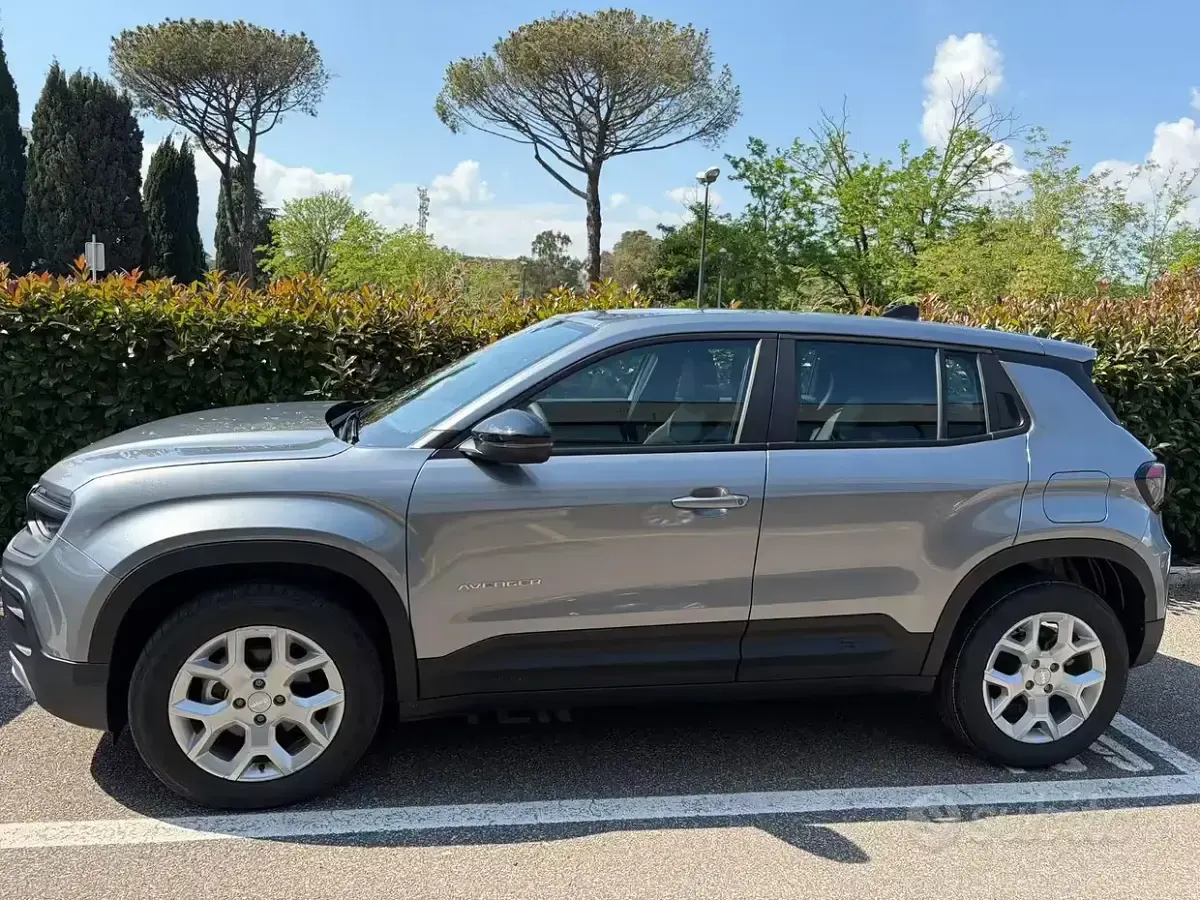 Nuova Jeep Avenger Altitude 101 CV (74 kW) 2025 Grigio SUV