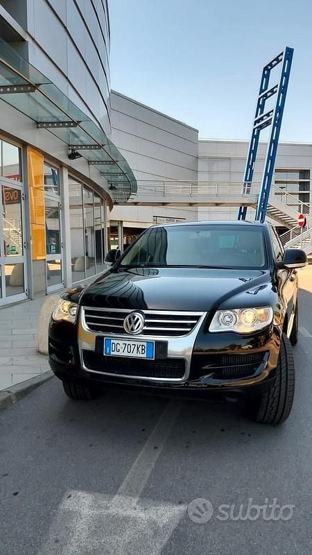 Usata VW Touareg 174 CV (127 kW) 2007 Nero SUV