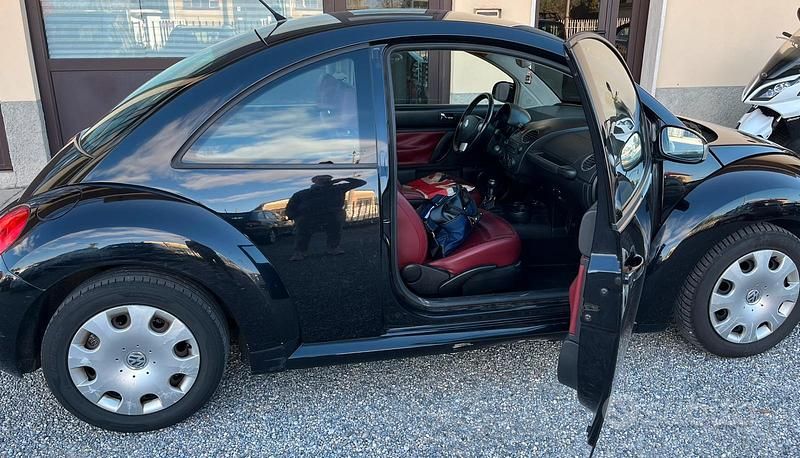 Usata VW New Beetle 2008 Nero Utilitaria
