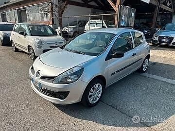 Usata Renault Clio II 75 CV (55 kW) 2007 Grigio Berlina