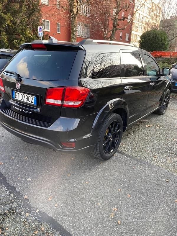 Usata Fiat Freemont Urban 140 CV (102 kW) 2014 Nero SUV