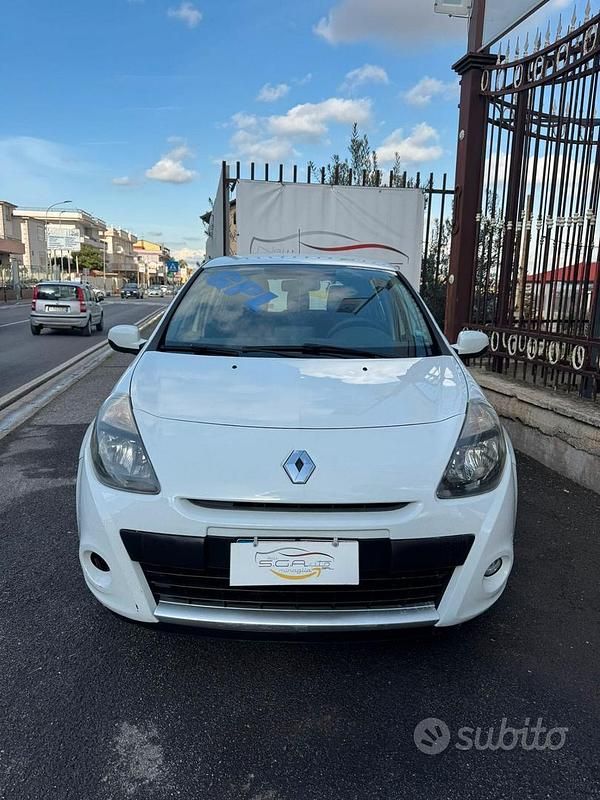 Usata Renault Clio II Dynamique 72 CV (52 kW) 2010 Bianco Berlina
