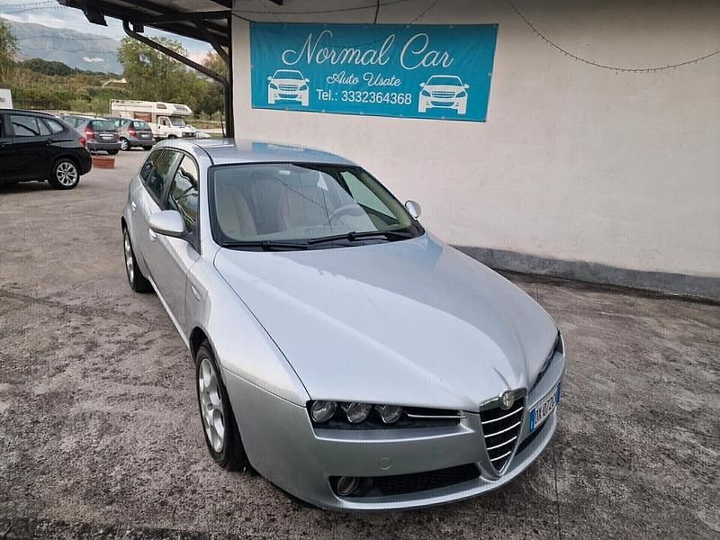 Argento Usata 2009 Alfa Romeo 159 Progression Station wagon | 2900 € (Buon prezzo) - Immagine 1/4
