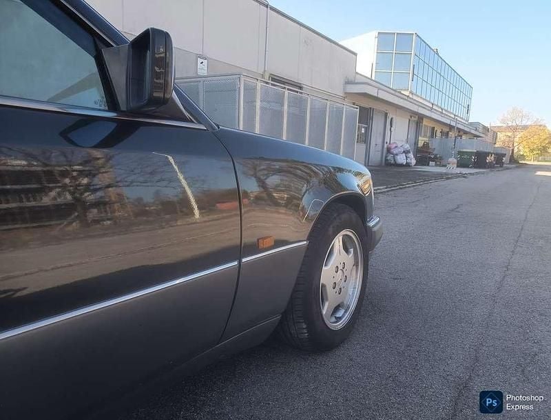 Usata Mercedes E300 220 CV (161 kW) 1992 Nero Coupé