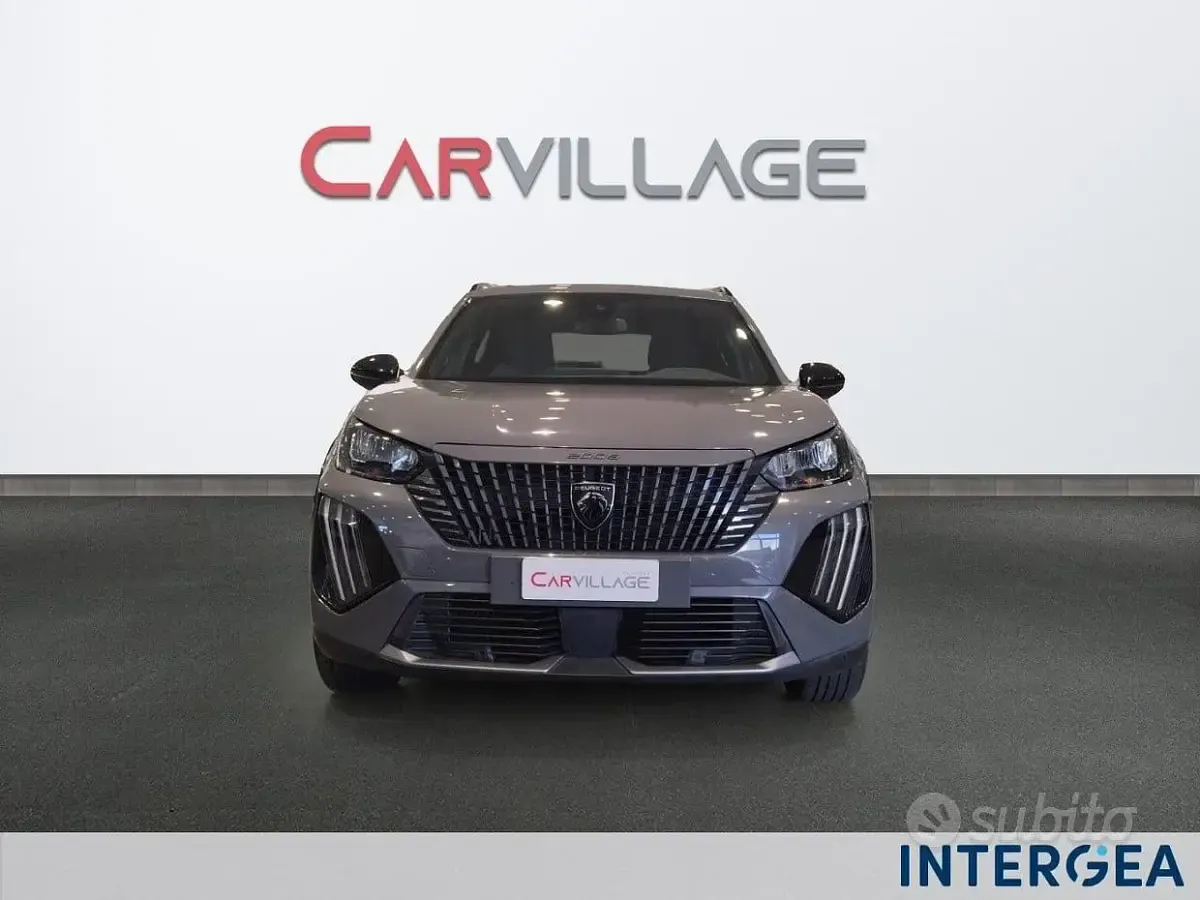 Usata Peugeot 2008 Allure 101 CV (74 kW) 2024 Grigio SUV