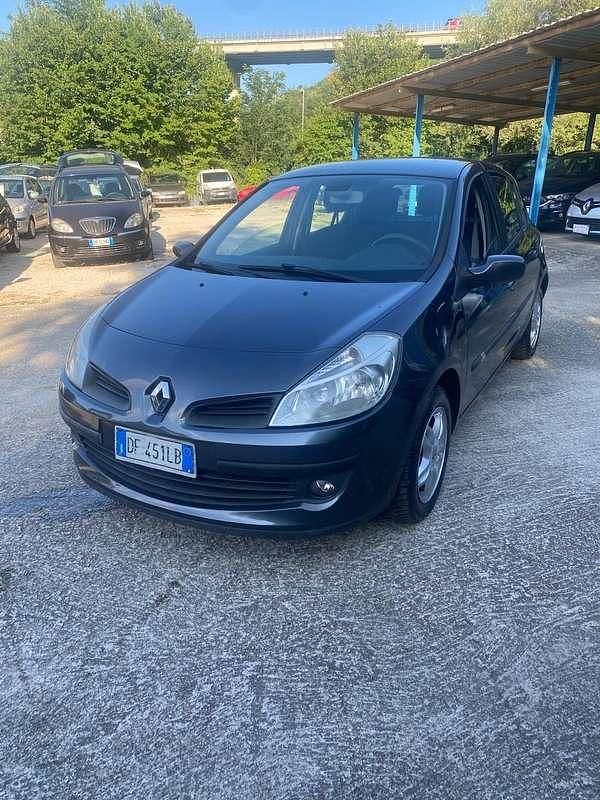 Usata Renault Clio II Luxe 75 CV (55 kW) 2007 Berlina