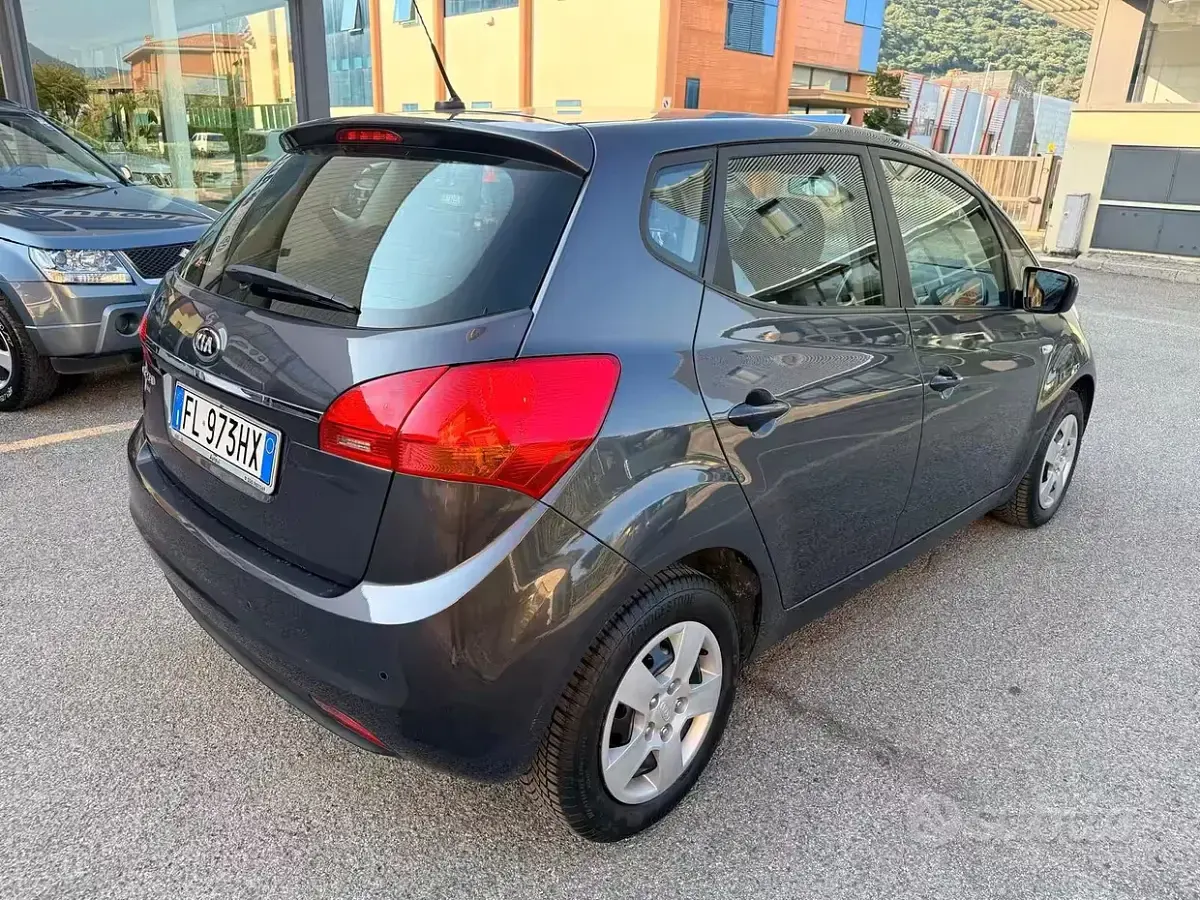 Usata Kia Venga Style 90 CV (66 kW) 2017 Grigio Utilitaria