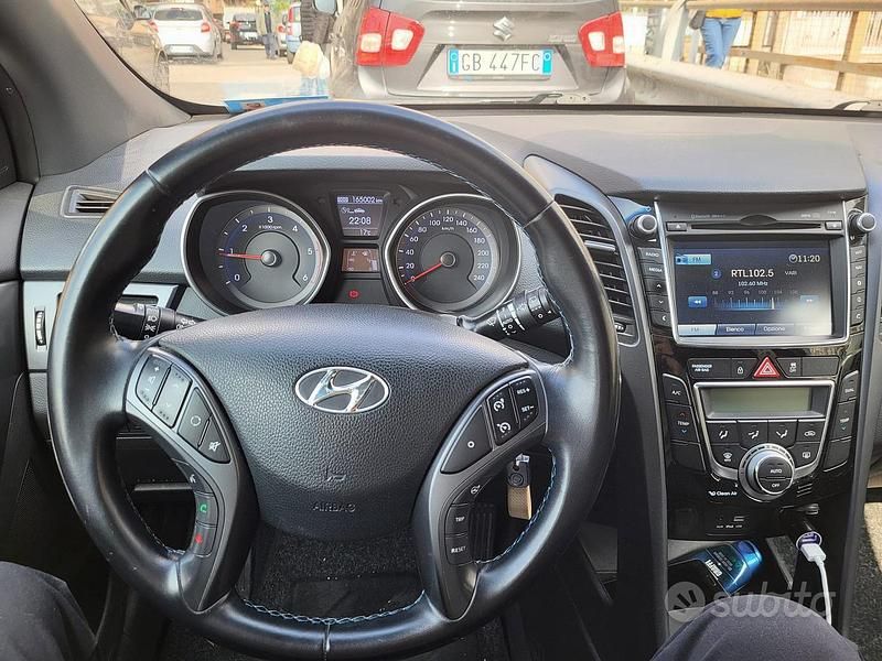 Usata Hyundai i30 GO! 110 CV (80 kW) 2016 Grigio Berlina