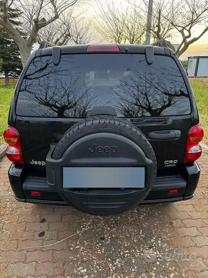 Usata Jeep Cherokee Limited 150 CV (110 kW) 2004 Nero SUV