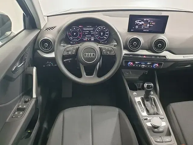Käytetty Audi Q2 Advanced Plus 116 HP (85 kW) 2024 Harmaa Katumaasturi