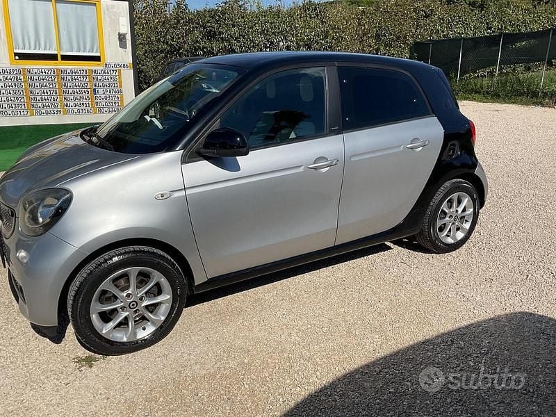 Usata Smart ForFour Passion 71 CV (52 kW) 2015 Grigio Utilitaria