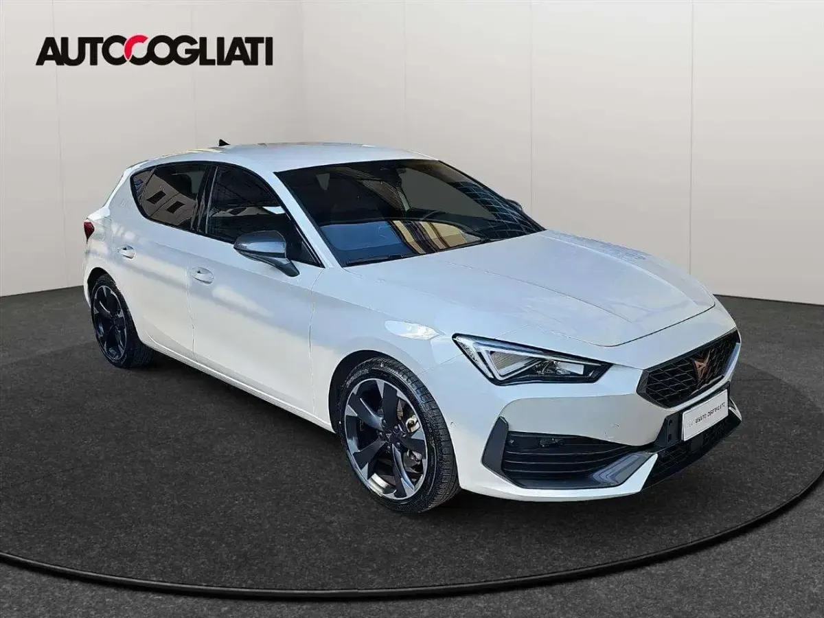 Gebraucht Cupra Leon 150 PS (110 kW) 2023 Weiß Kleinwagen