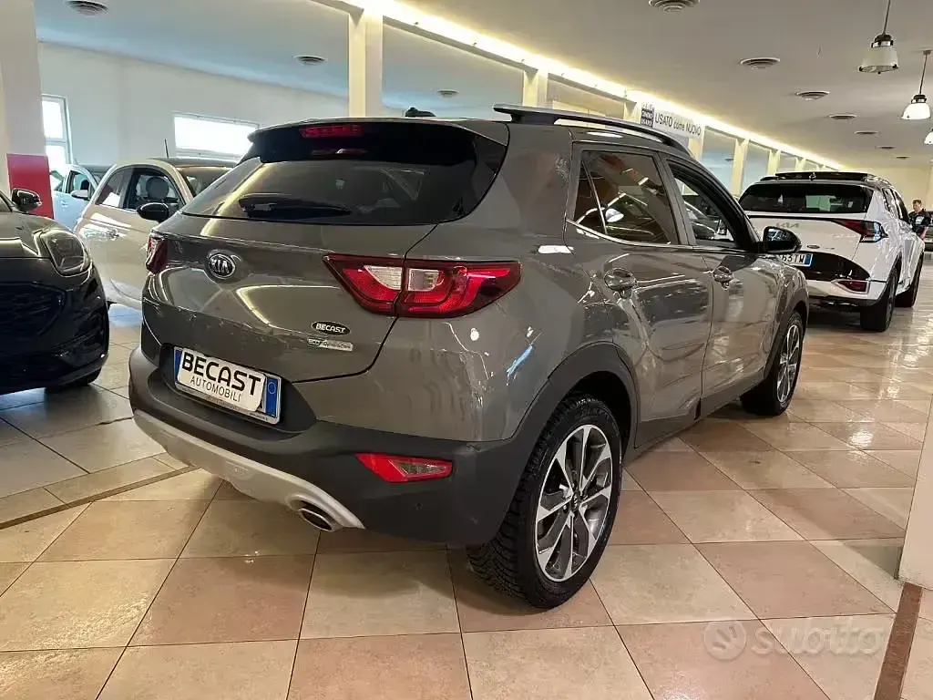 Usata Kia Stonic Style 101 CV (74 kW) 2021 Verde metallizzato SUV