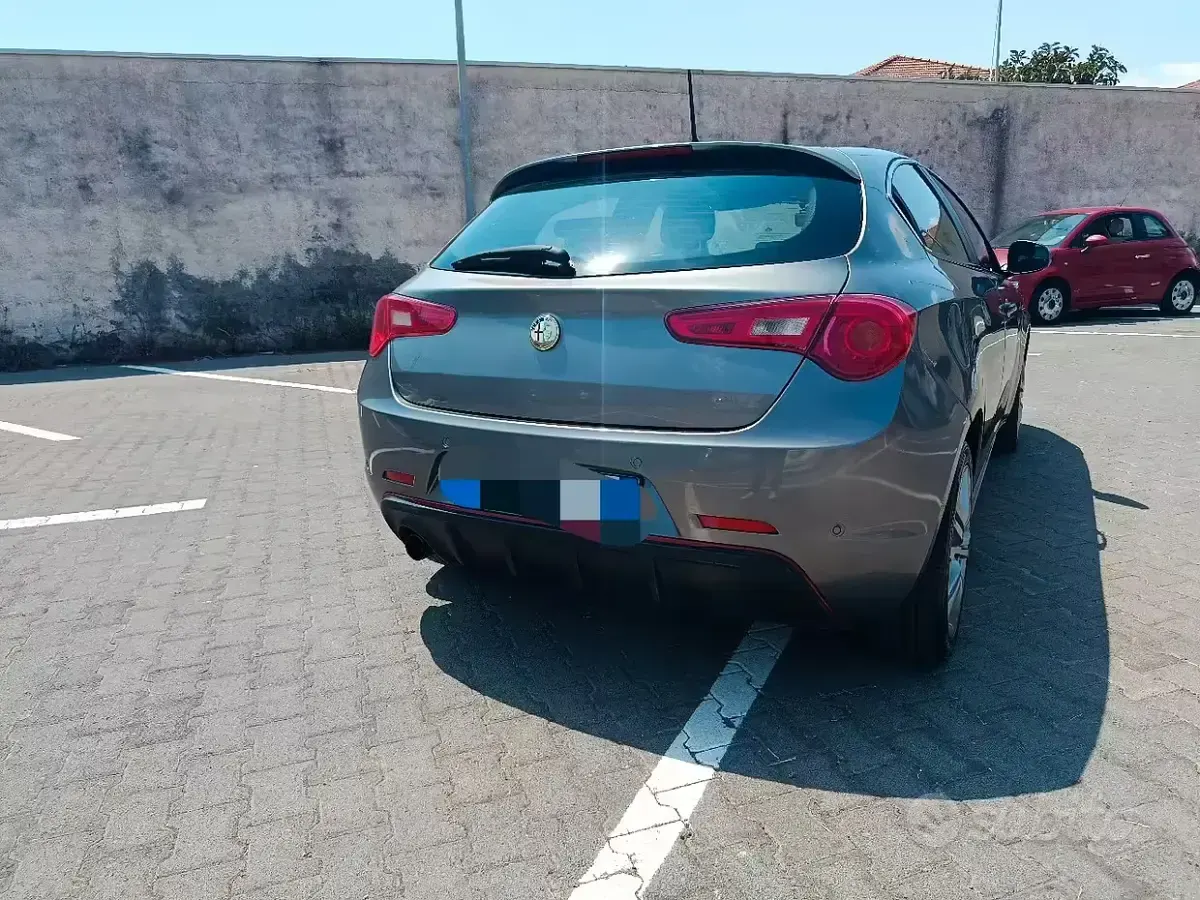 Usata Alfa Romeo Giulietta 105 CV (77 kW) 2014 Grigio Utilitaria