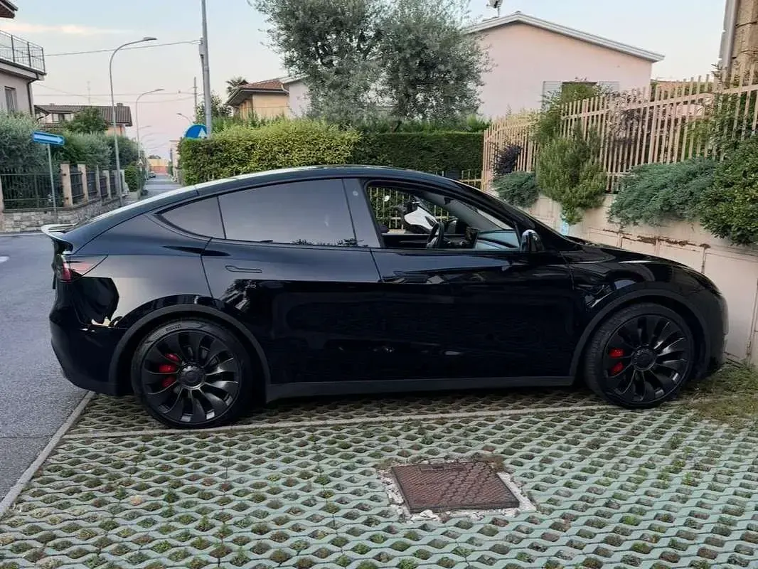 Usata Tesla Model Y Performance 155 kW (211 CV) 2023 Nero SUV