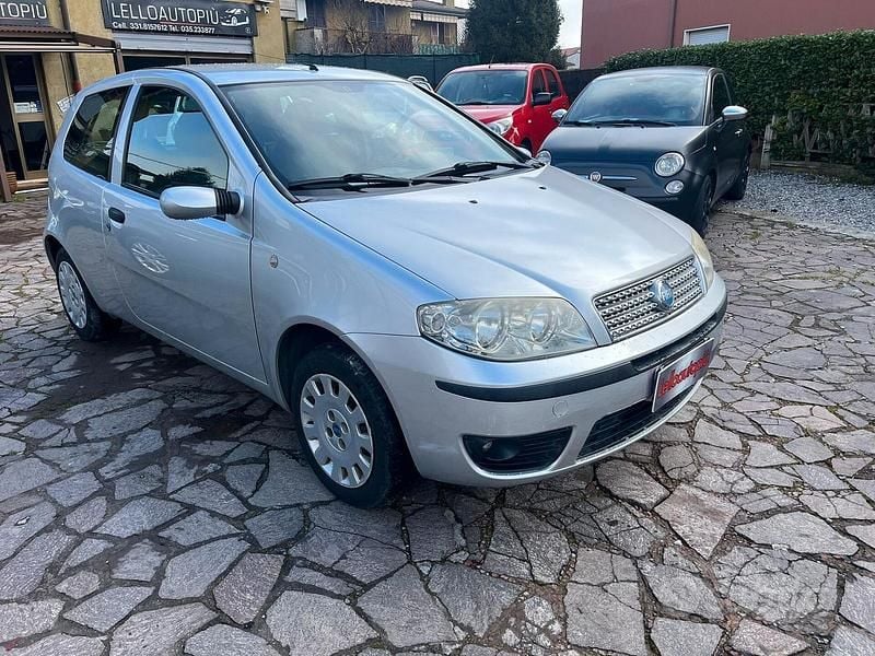 Grigio Usata 2007 Fiat Punto Classica Utilitaria | 2200 € (Buon prezzo) - Immagine 1/4