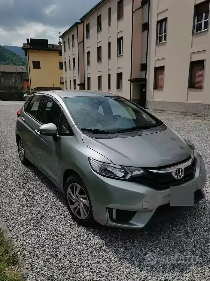 Usata Honda Jazz 102 CV (75 kW) 2017 Grigio Utilitaria