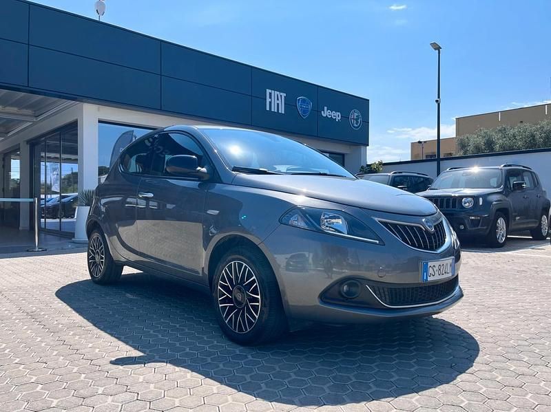Usata Lancia Ypsilon Gold 69 CV (50 kW) 2023 Grigio Utilitaria