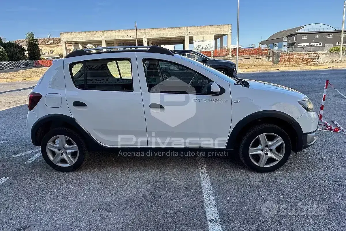 Usata Dacia Sandero Prestige 90 CV (66 kW) 2015 Bianco Utilitaria